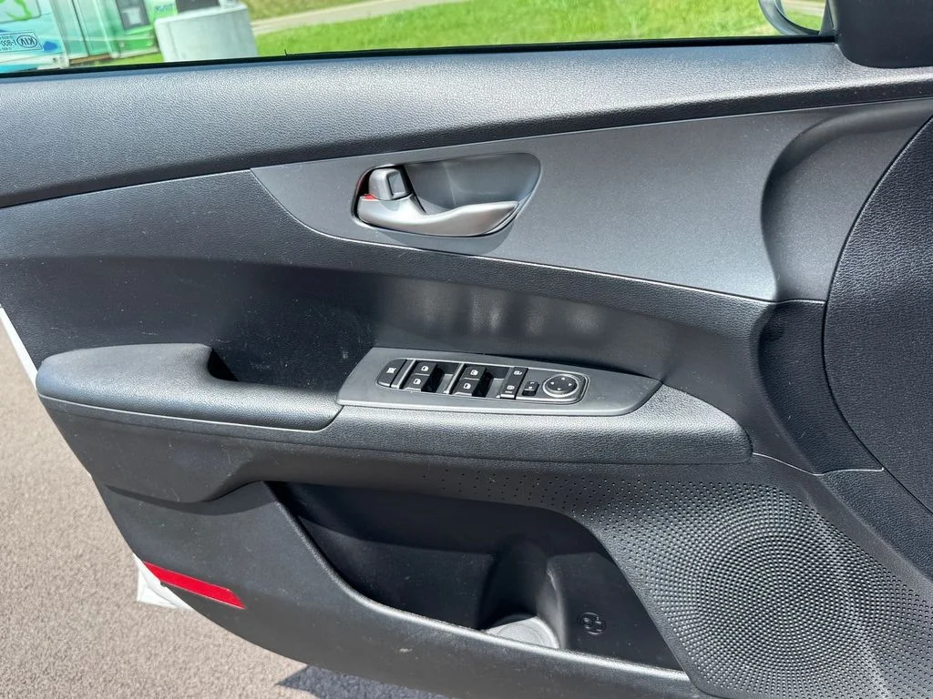 Used 2020 White Kia FE image 17