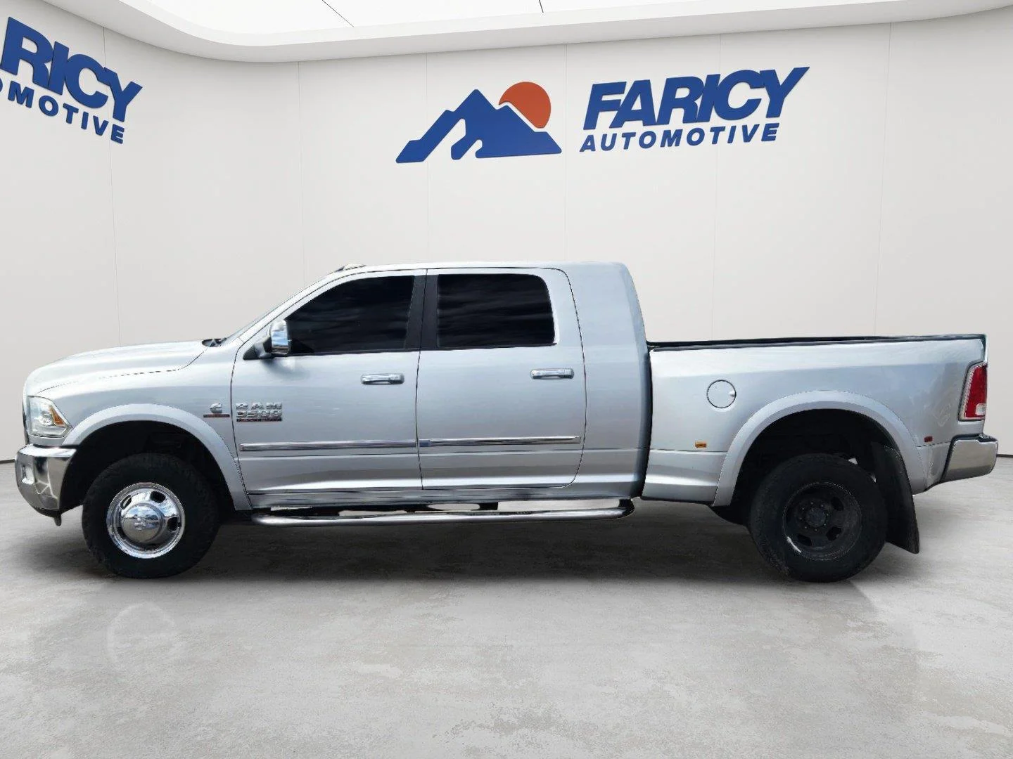 Used 2014 Bright Silver Metallic Clearcoat Ram Laramie image 8
