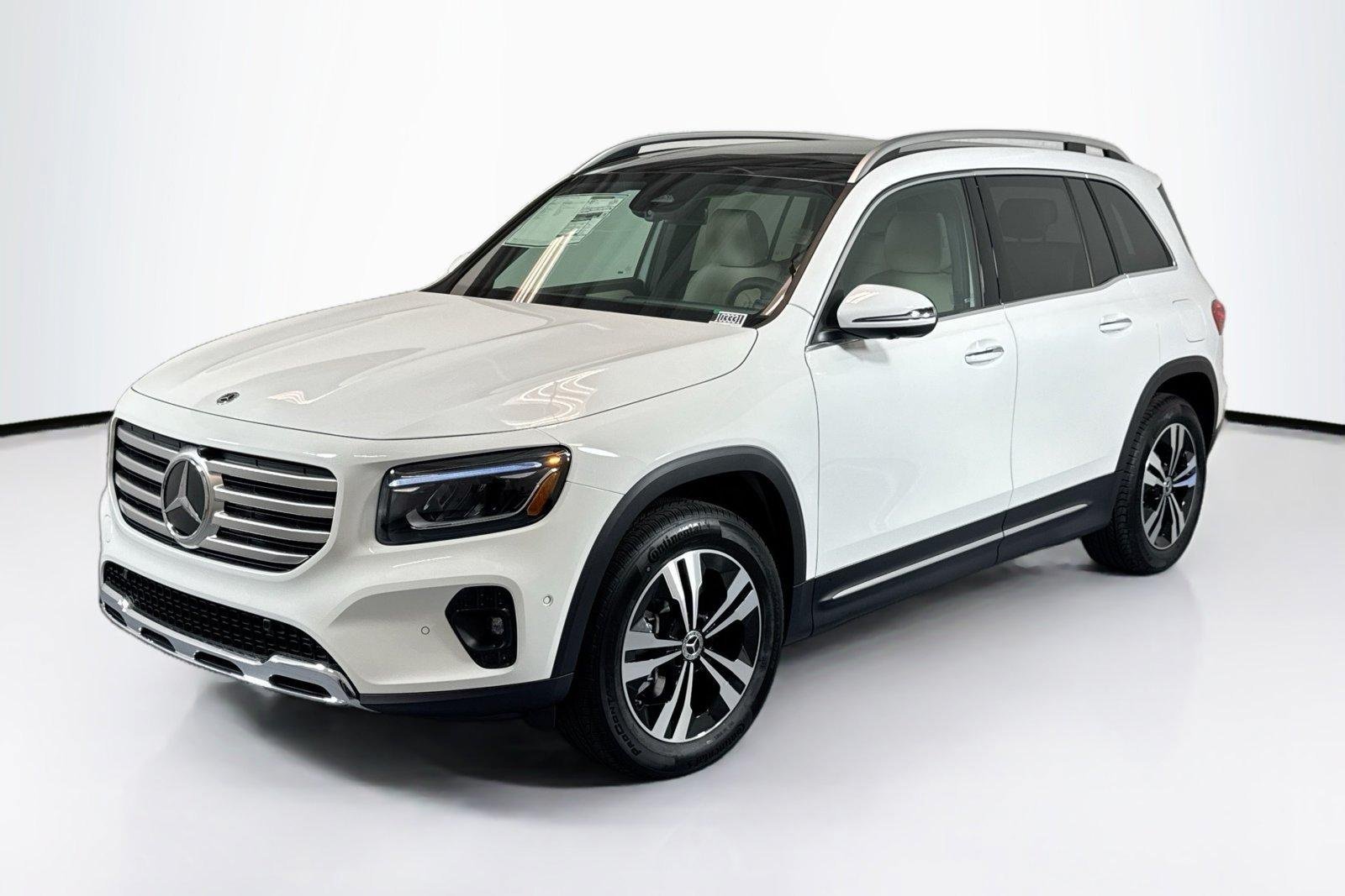 New 2026 Polar White Mercedes-Benz GLB 250 image 1