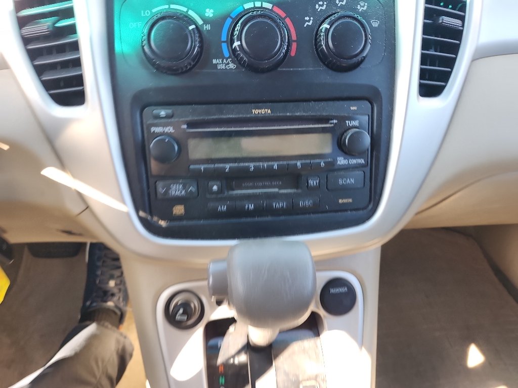 Used 2005  Toyota  image 22