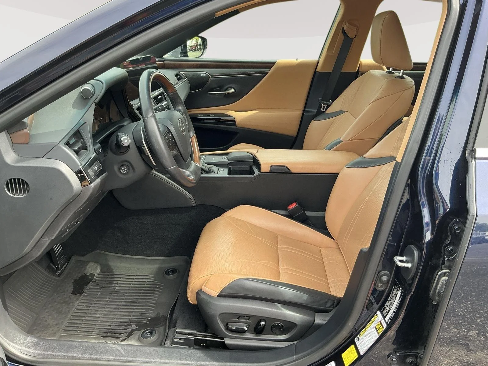 Used 2022 Nightfall Mica Lexus ES 300h Luxury image 3