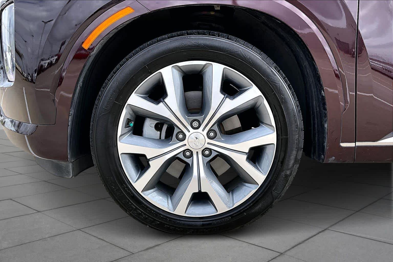 Used 2021 Sierra Burgundy Hyundai Limited image 17