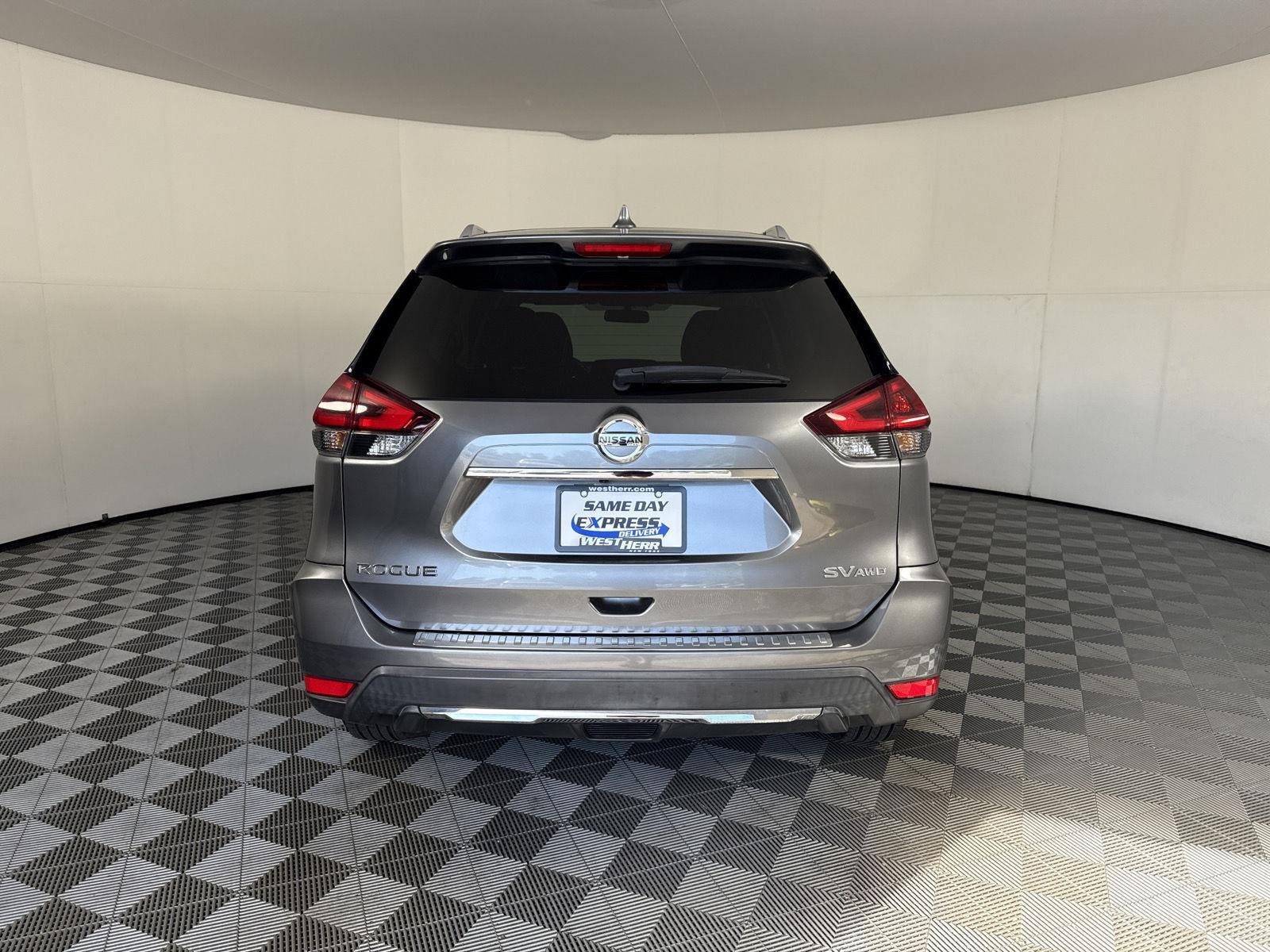 Used 2018 Gun Metallic Nissan SV image 6