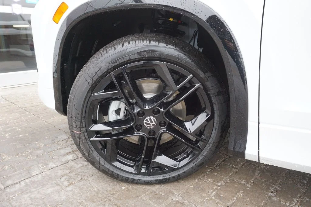 New 2026 White/off-white Volkswagen 2.0T SE R-Line Black image 30