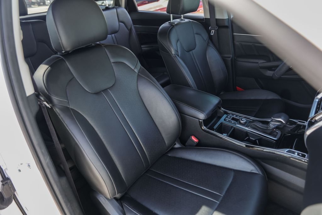 Used 2023 White Kia SX image 34