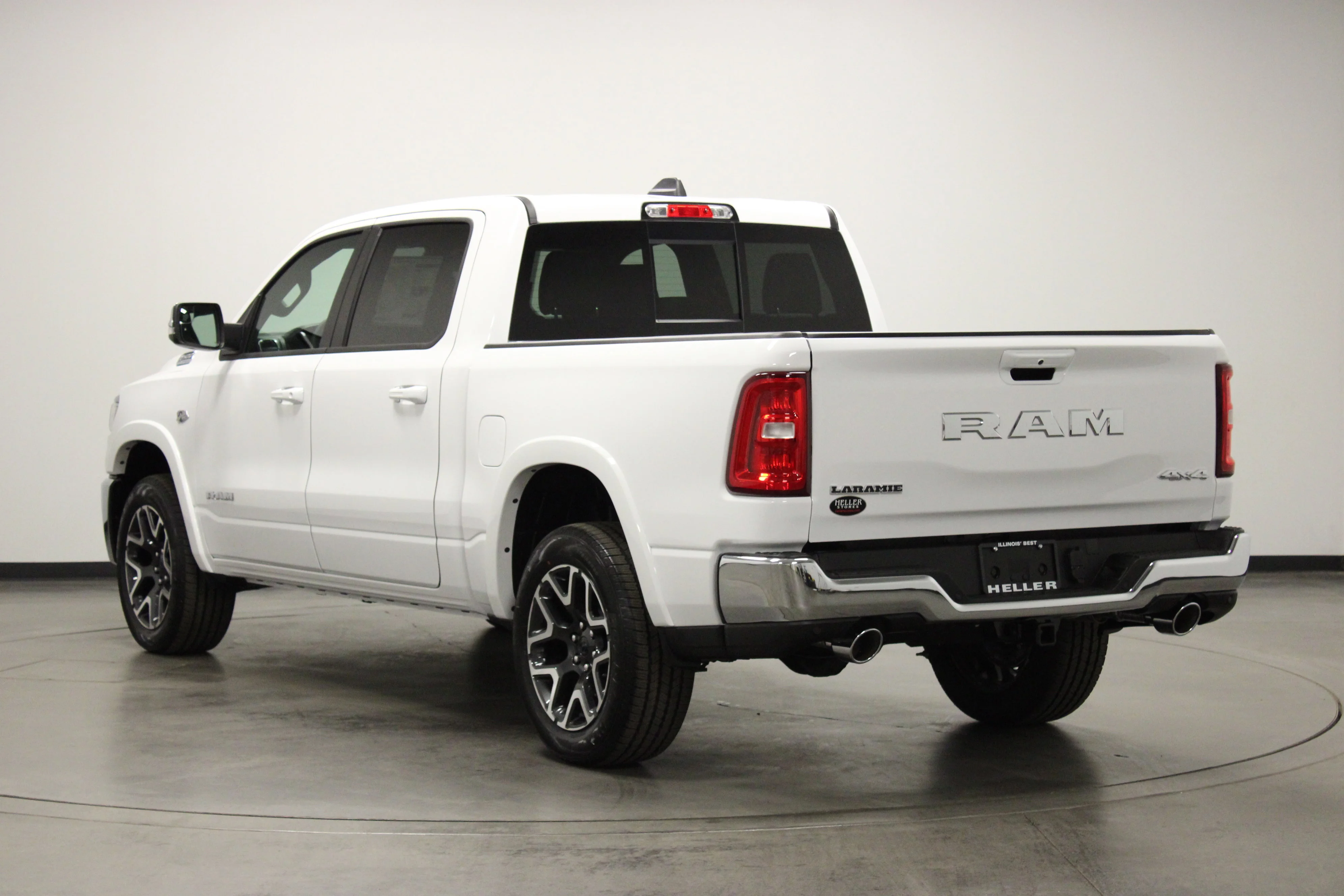 New 2026 Bright White Clear-Coat Exterior Paint RAM Laramie image 6
