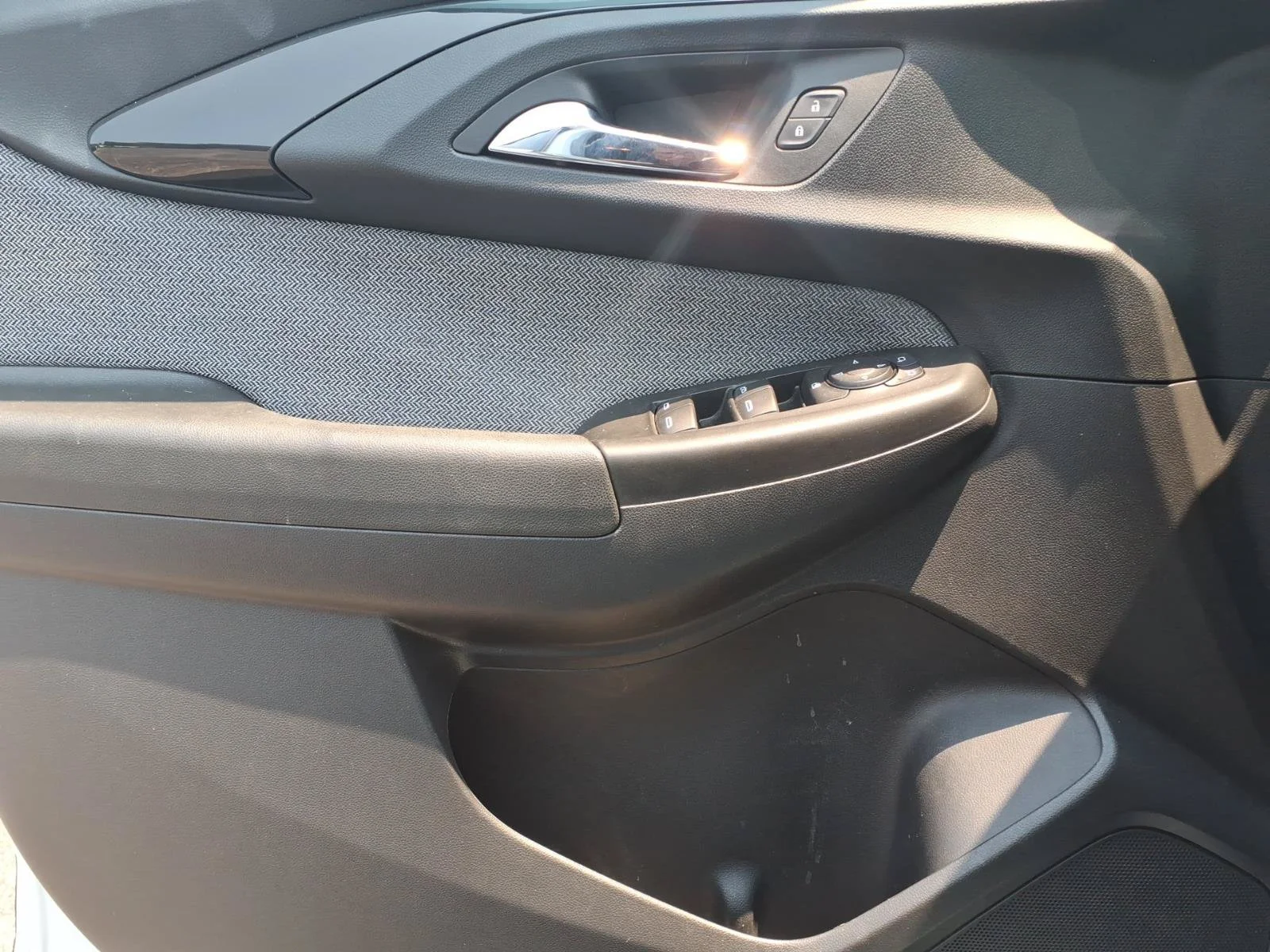Used 2022 Summit White Chevrolet LT image 17