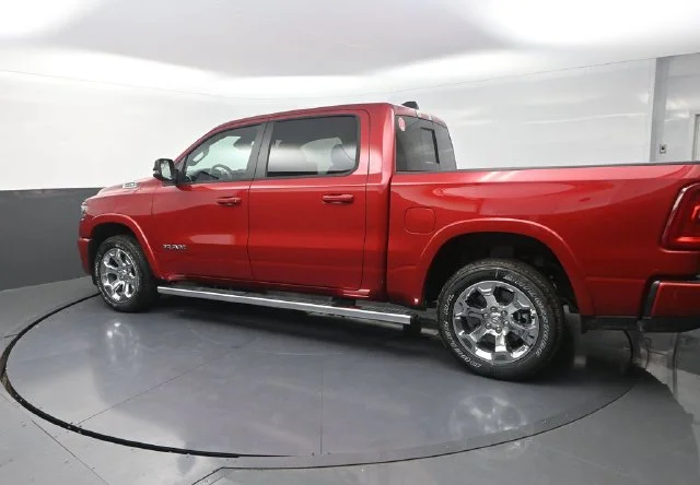 New 2026 Molten Red Pearl-Coat Exterior Paint RAM Big Horn/Lone Star image 6