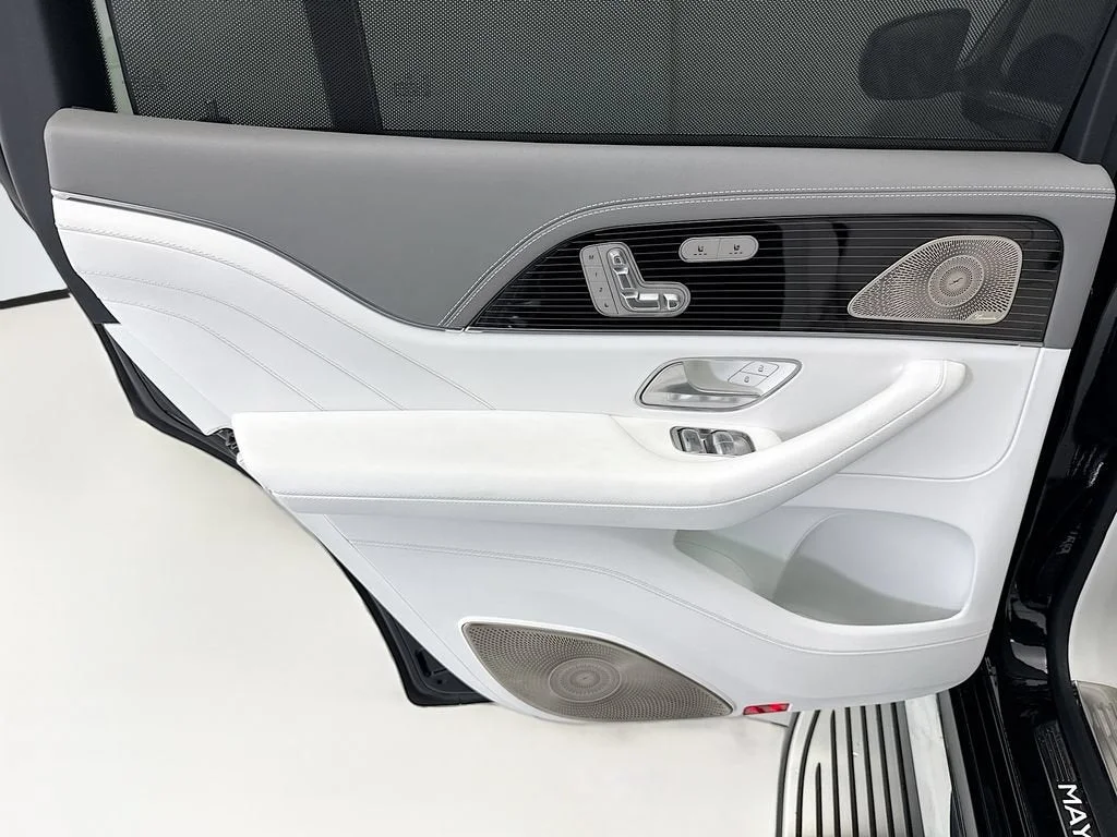 Used 2025  Mercedes-Benz Maybach GLS 600 image 25