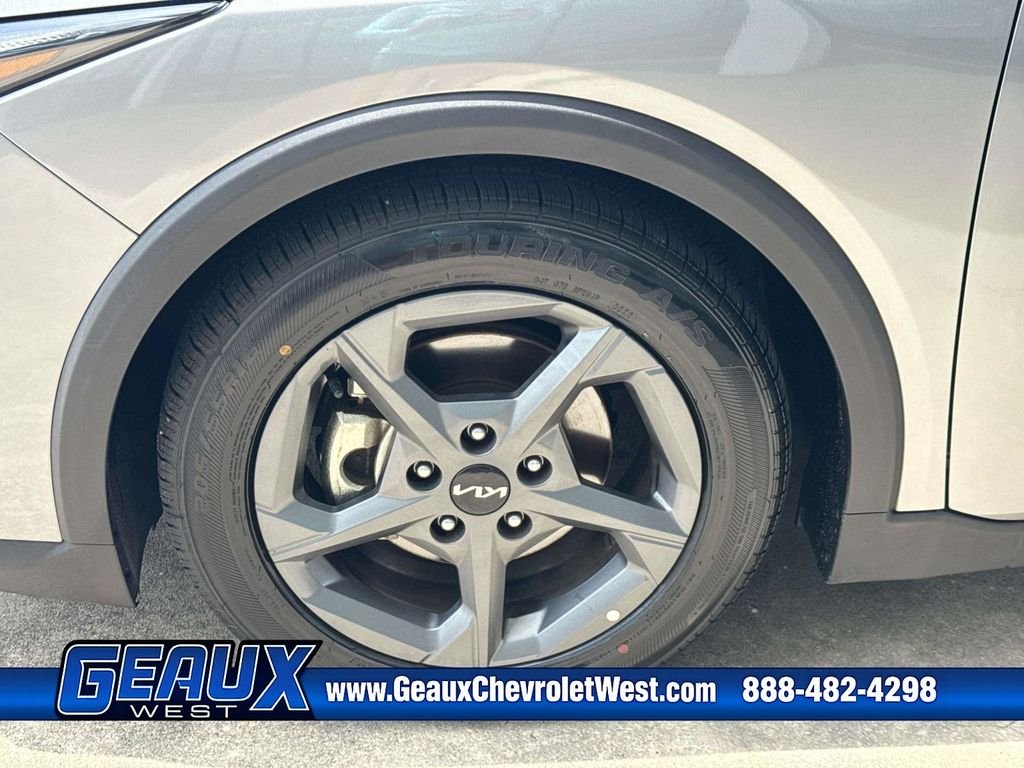 Used 2025 Gray Kia LXS image 9