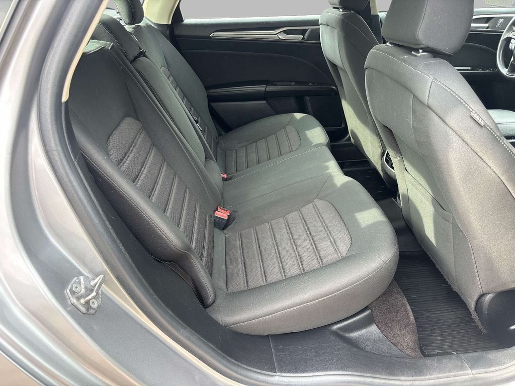 Used 2020 Silver Ford SE image 16