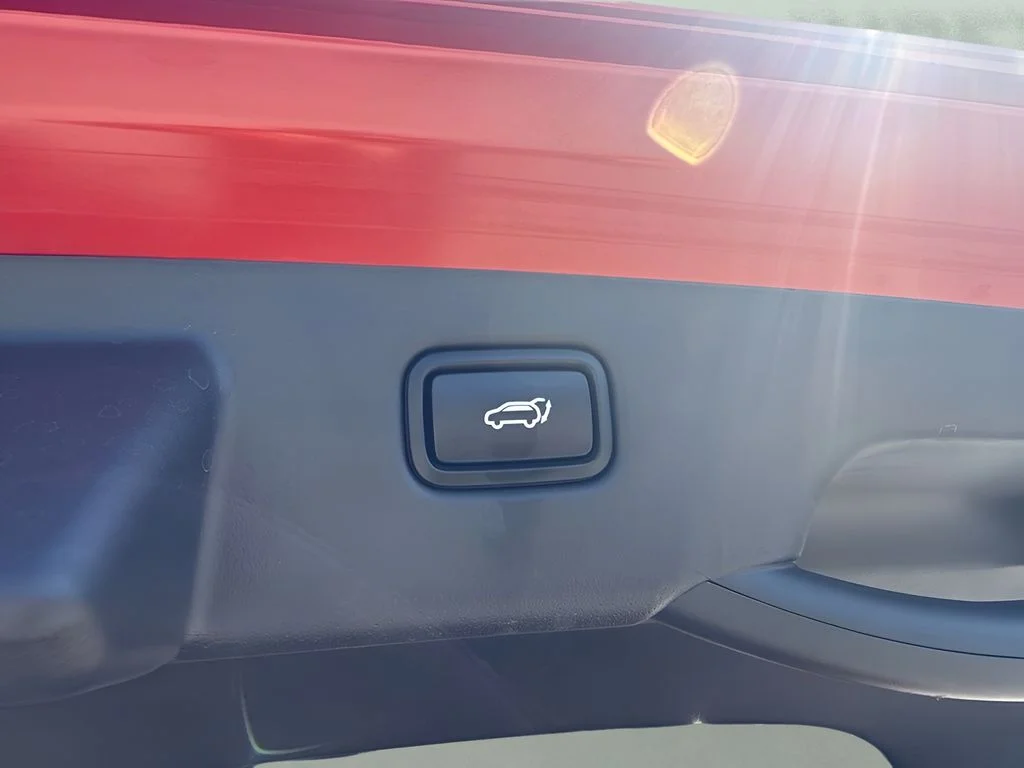 Used 2023 Red Kia Wind image 24
