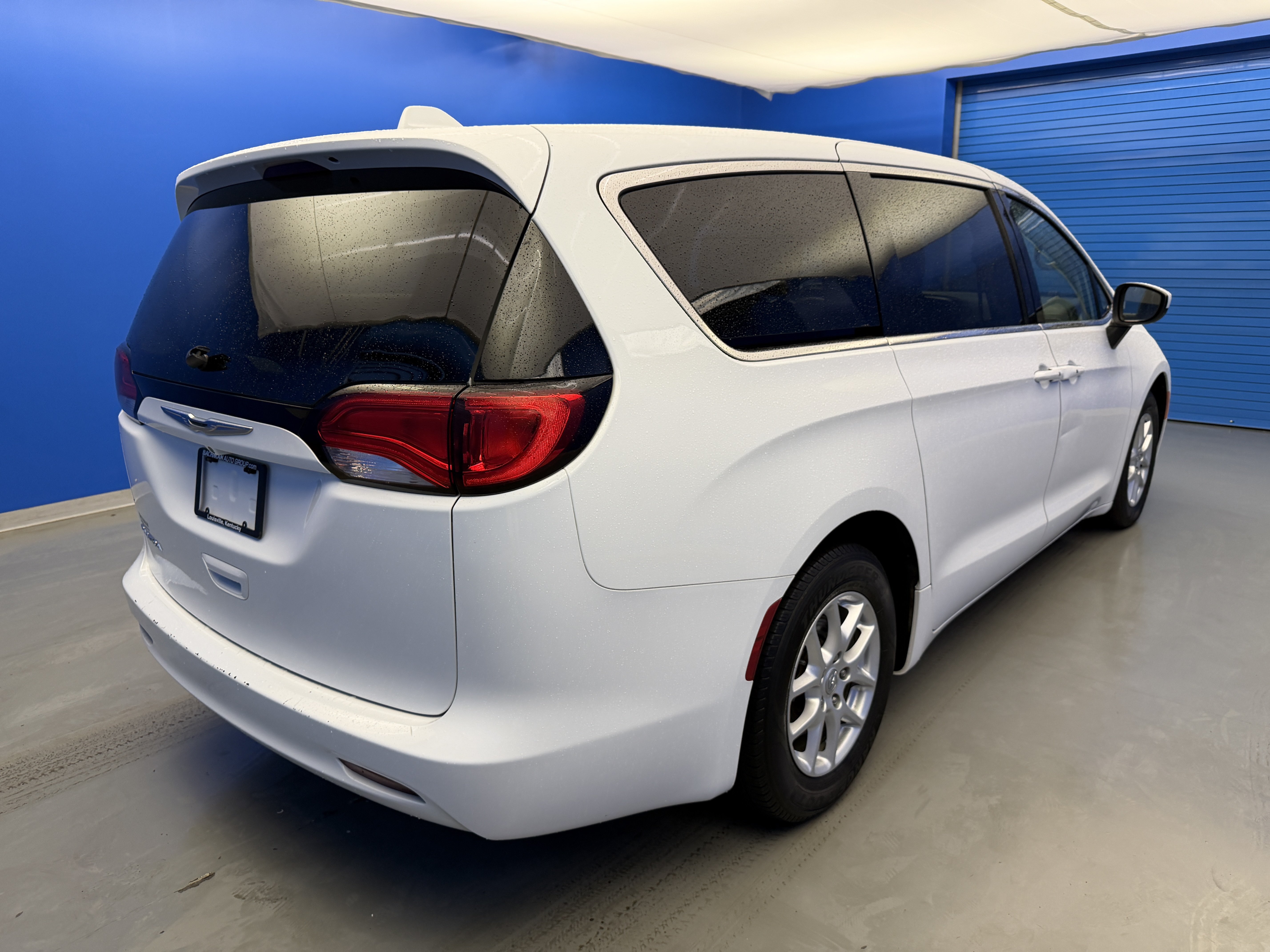 Used 2017 Bright White Clearcoat Chrysler Touring image 7