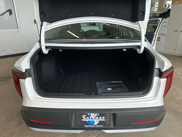 New 2026 Snow White Pearl Kia LXS image 21