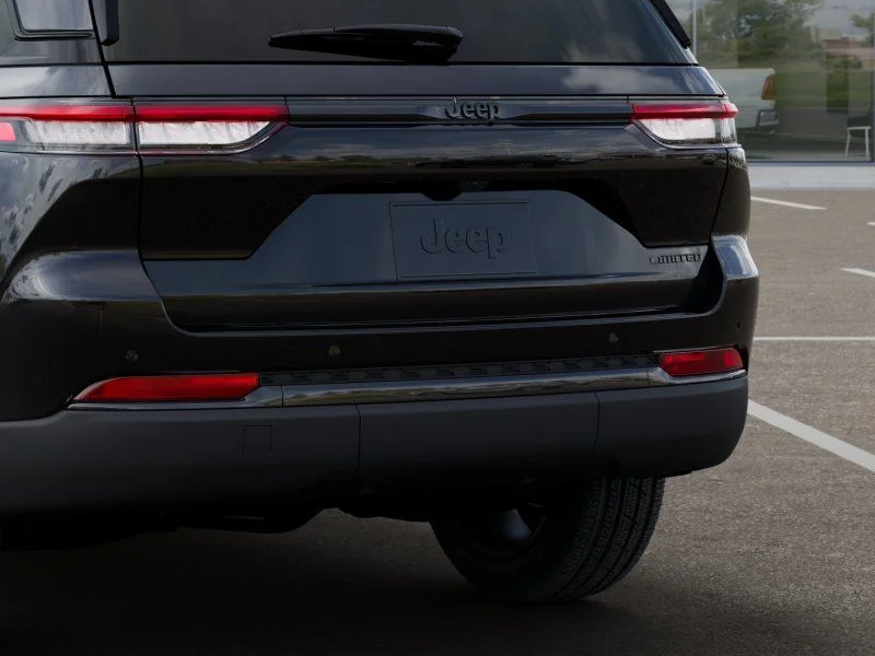 New 2025 Diamond Black Crystal Pearl-Coat Exterior Paint Jeep Limited image 14