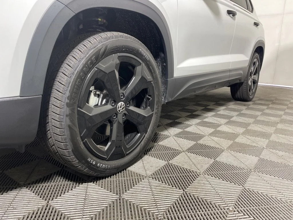 New 2026 White Volkswagen 1.5T SE Black image 26