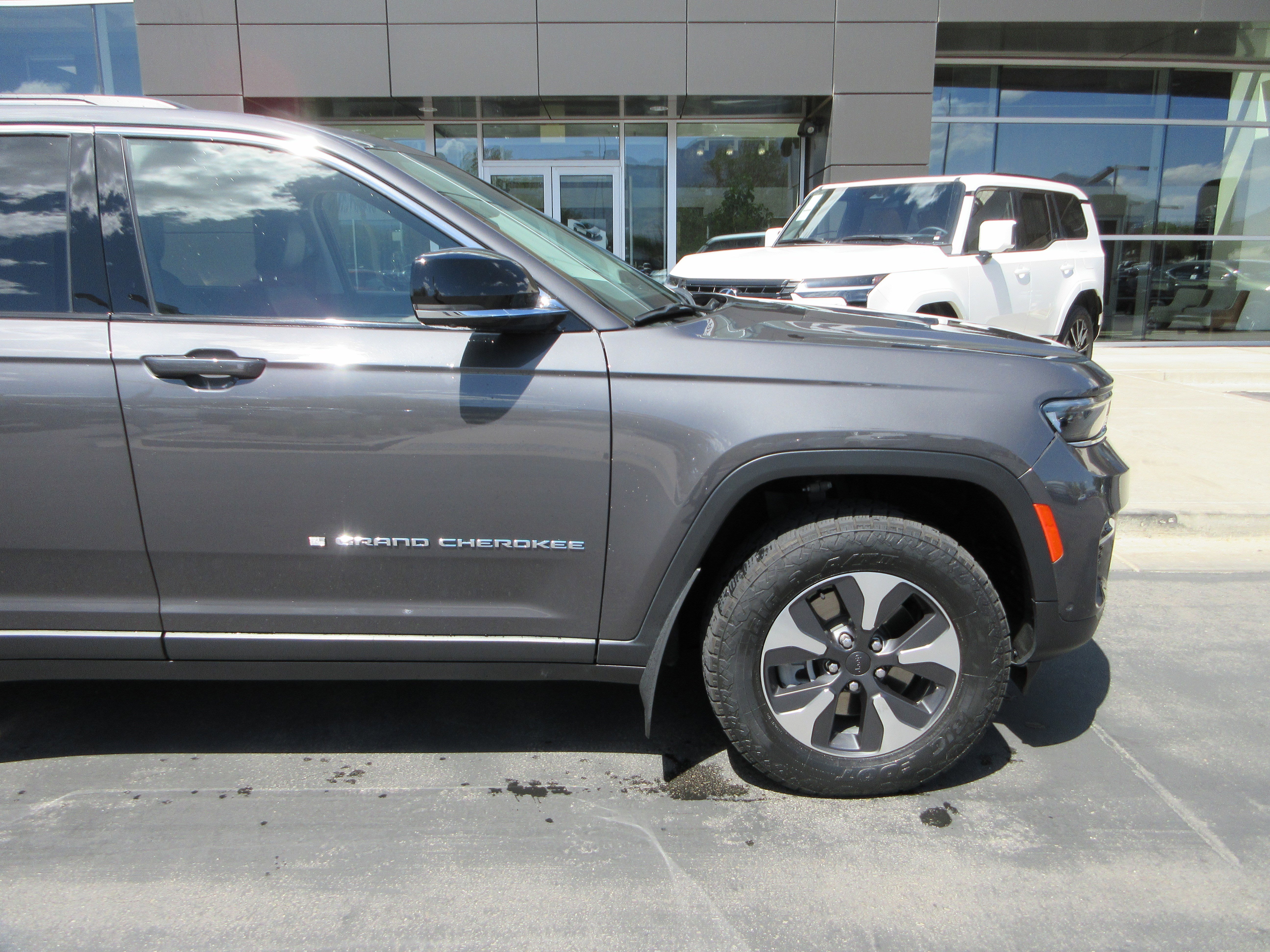 Used 2022 Baltic Gray Metallic Clearcoat Jeep 4xe image 14