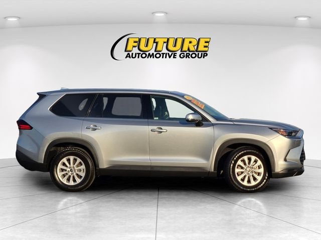 Used 2025 Silver Toyota XLE image 3