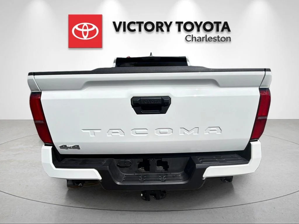 Used 2025 White Toyota SR5 image 4