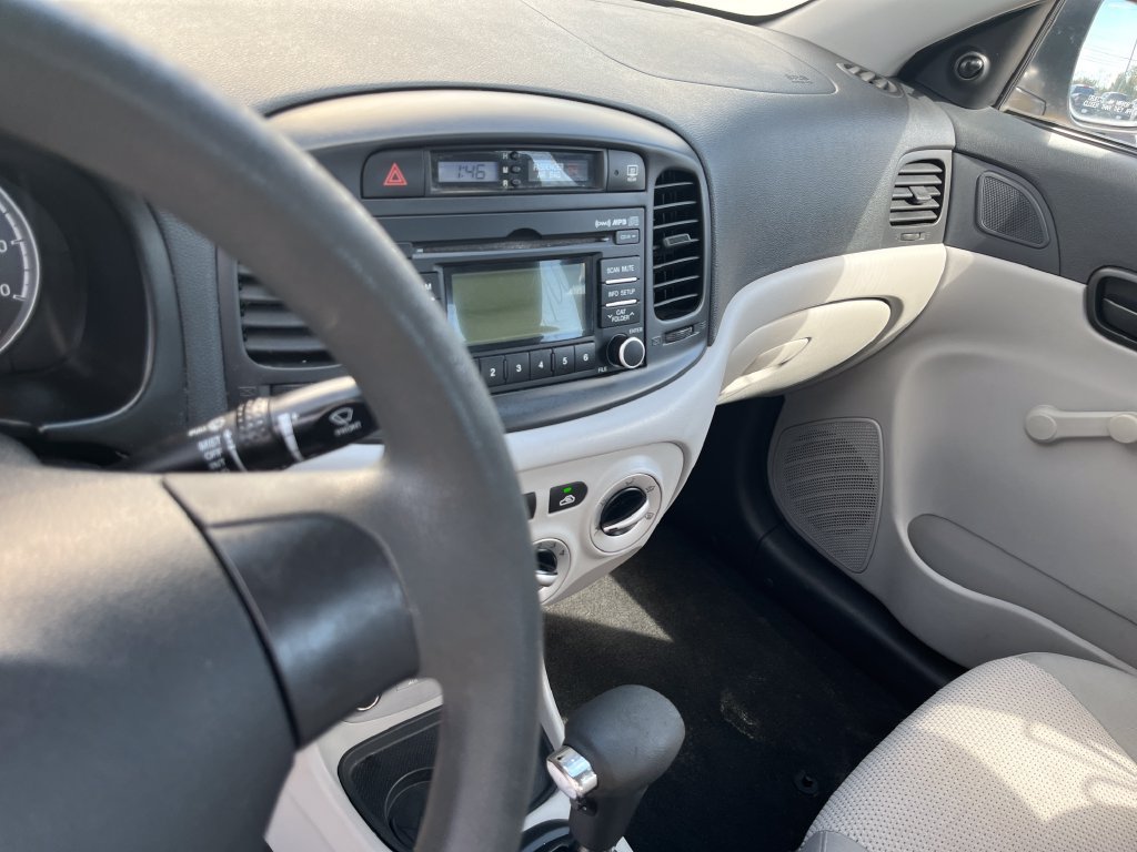 Used 2011 Silver Hyundai GLS image 15