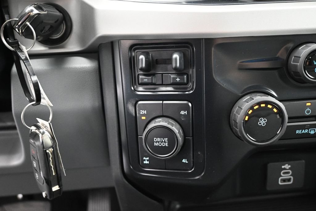 New 2026 Oxford White Ford XLT image 16