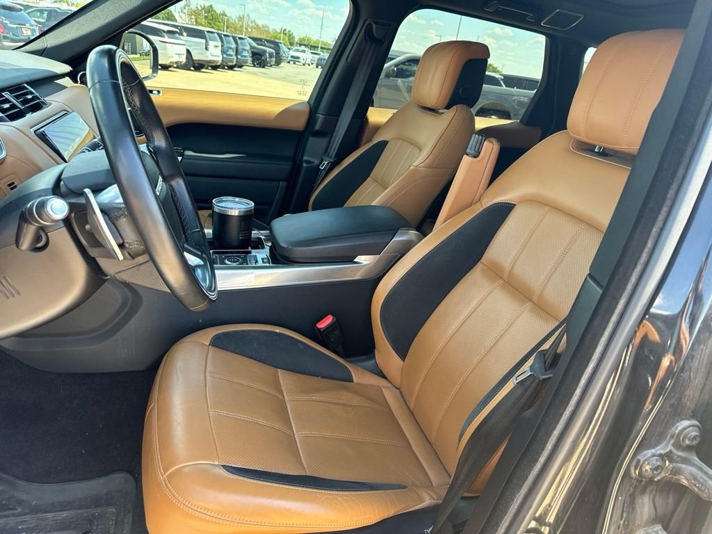 Used 2020 Black Land Rover HSE Dynamic image 6