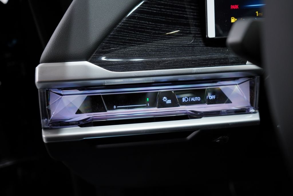New 2026 Black Sapphire Metallic BMW 740i image 19