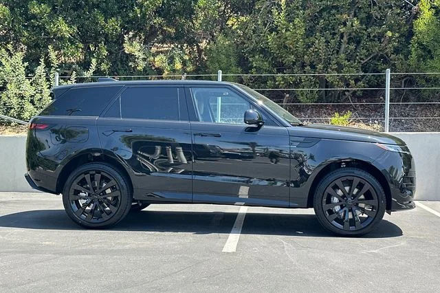 New 2026 Santorini Black Land Rover Dynamic SE image 6
