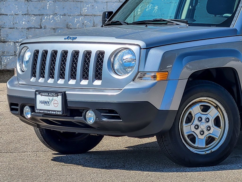 Used 2015 Billet Silver Metallic Clearcoat Jeep Sport image 2