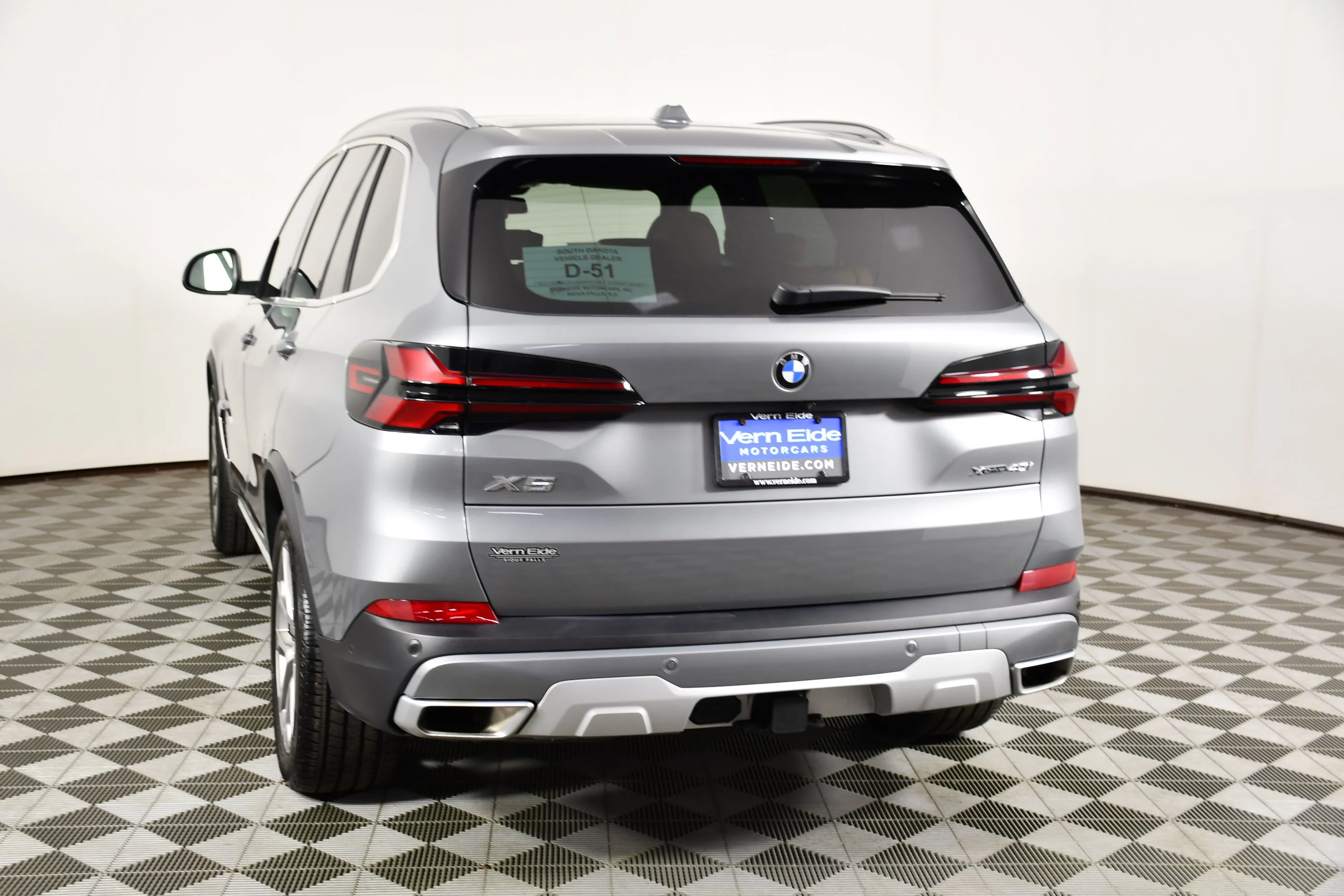 Used 2024 Skyscraper Grey Metallic BMW xDrive40i image 7