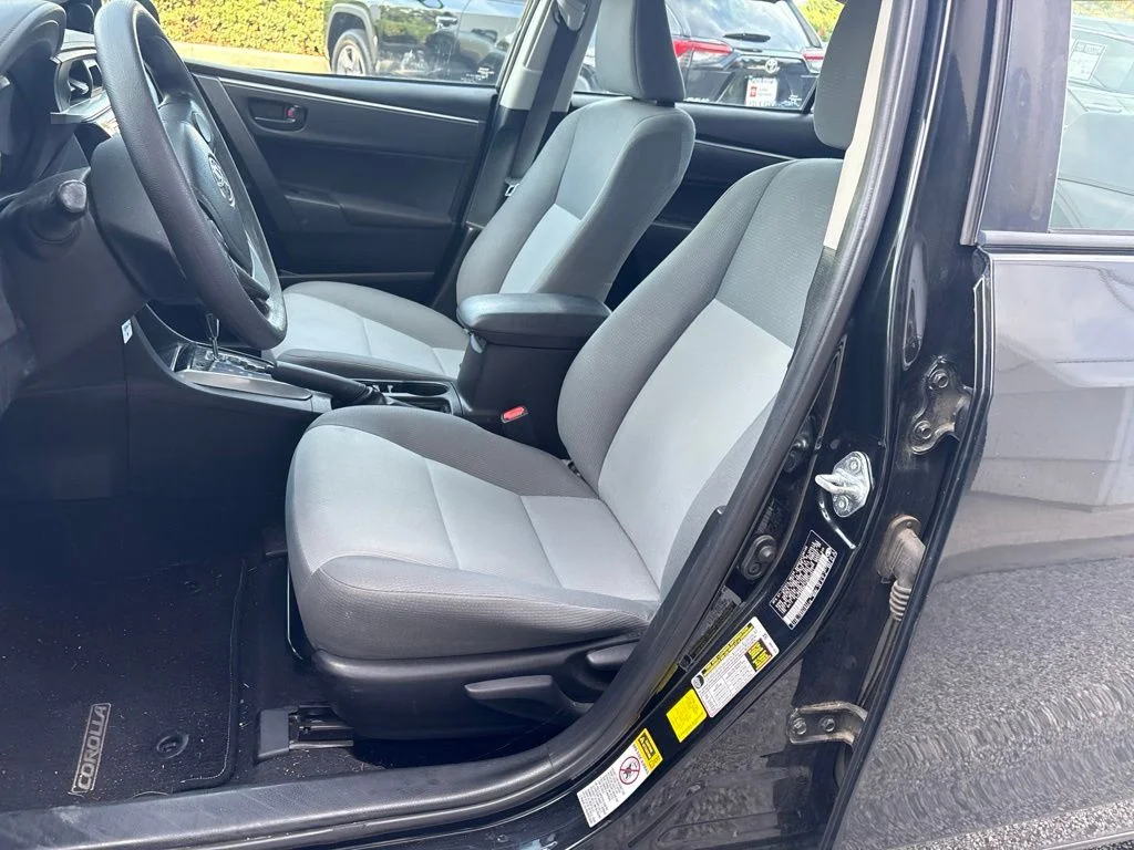 Used 2016 Black Toyota L image 9