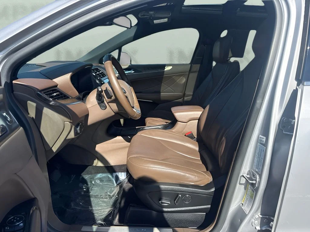 Used 2018 Silver Lincoln Reserve image 9