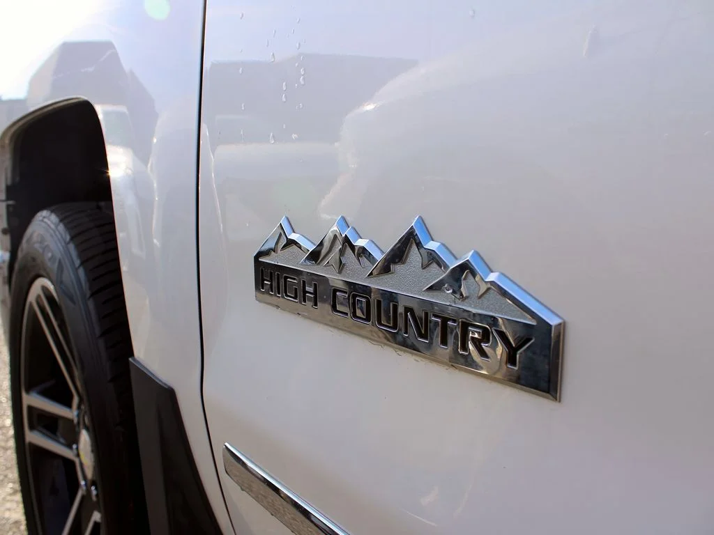 Used 2015 WHITE DIAMOND TRICOAT Chevrolet High Country image 18
