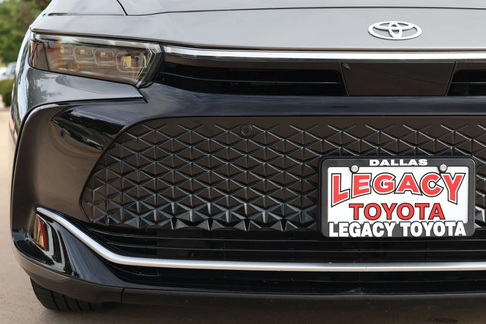 Used 2024  Toyota Limited image 10