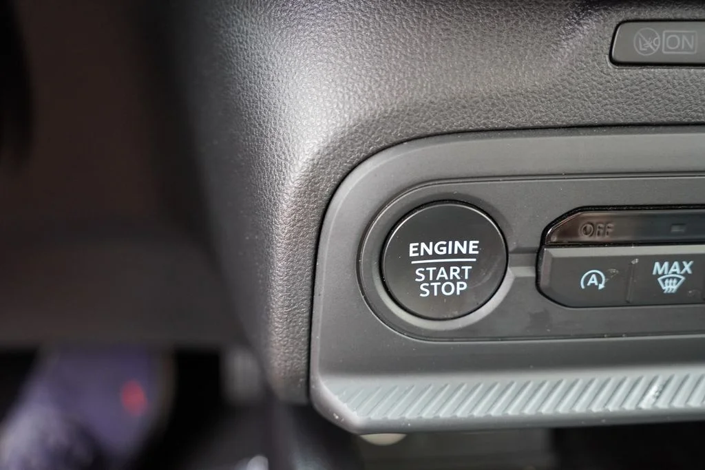 Used 2025 Azure Gray Metallic Ford Outer Banks image 32