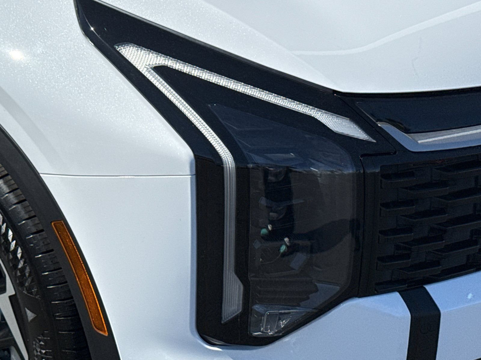 New 2026 Glacial White Pearl Kia EX image 30
