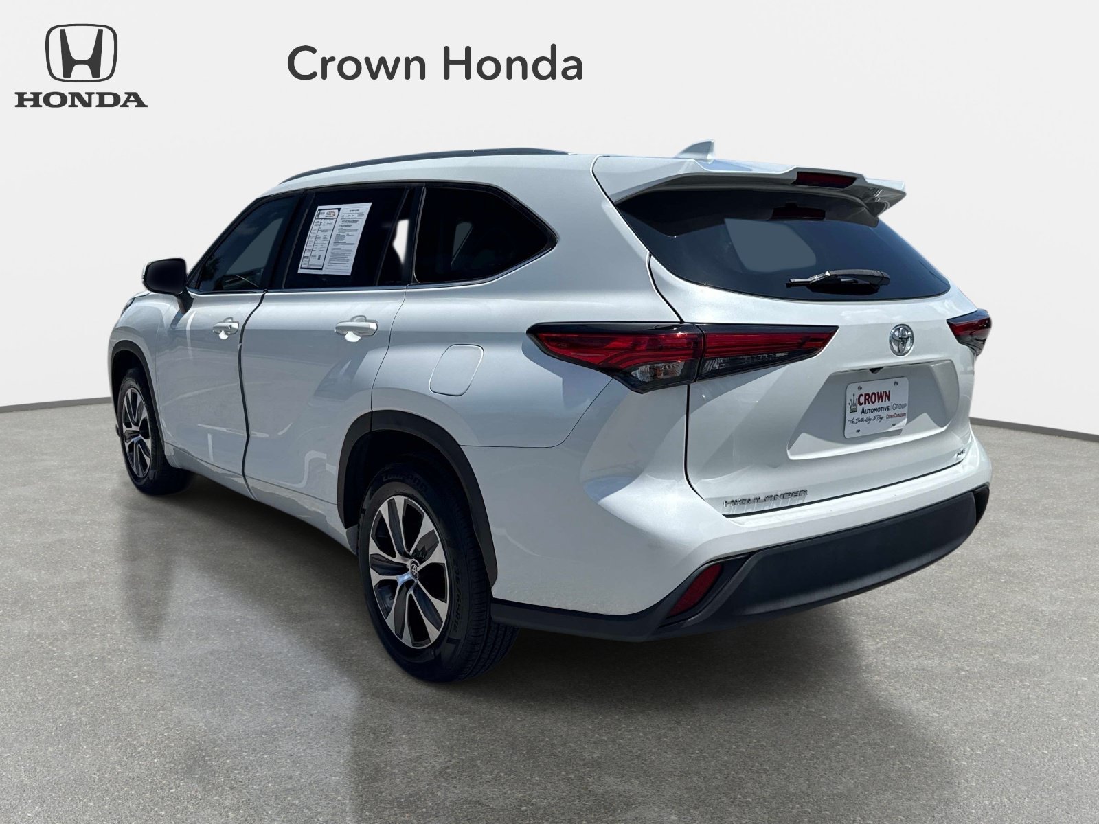 Used 2023 Wind Chill Pearl Toyota XLE image 3