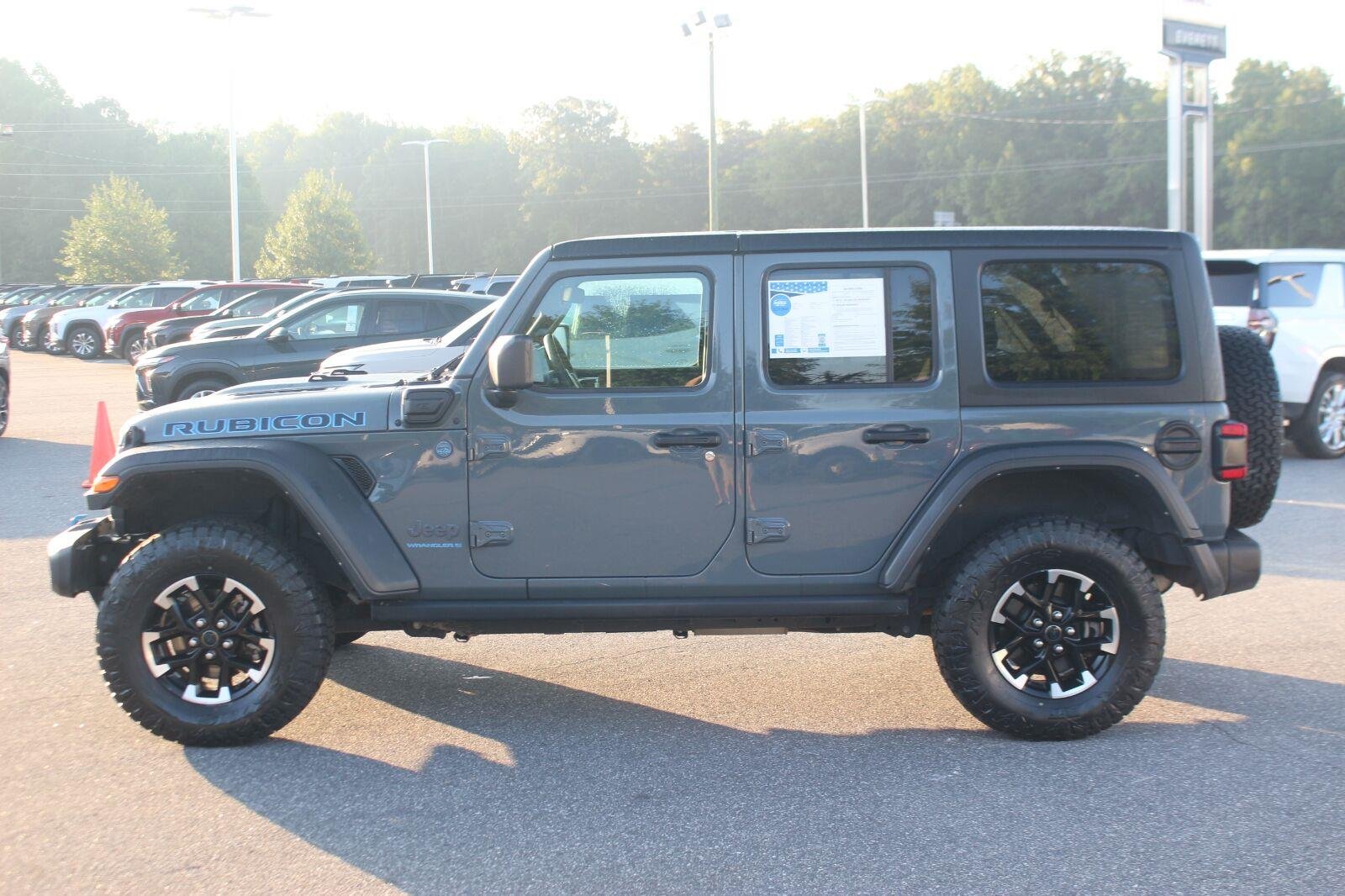 Used 2024 Grey Jeep Rubicon image 4
