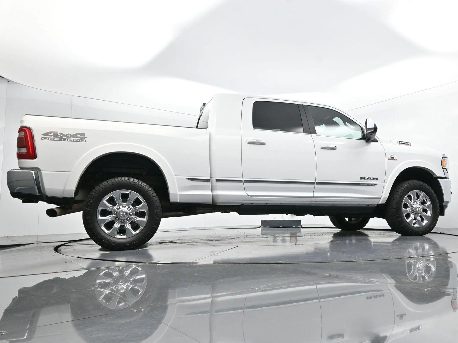 Used 2020 Bright White Clearcoat Ram Limited image 48