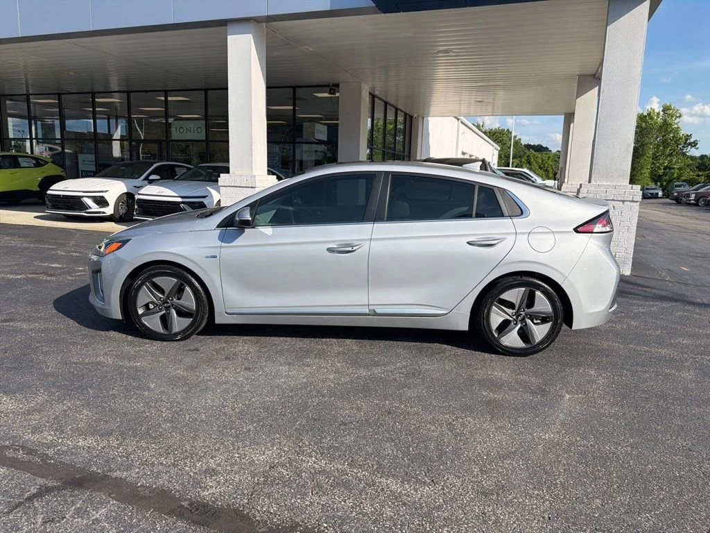 Used 2020 Stellar Silver Hyundai Limited image 8