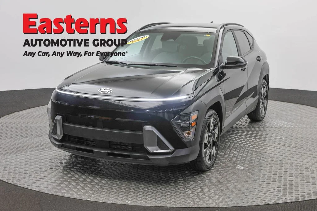 Used 2024 Black Hyundai SEL image 1