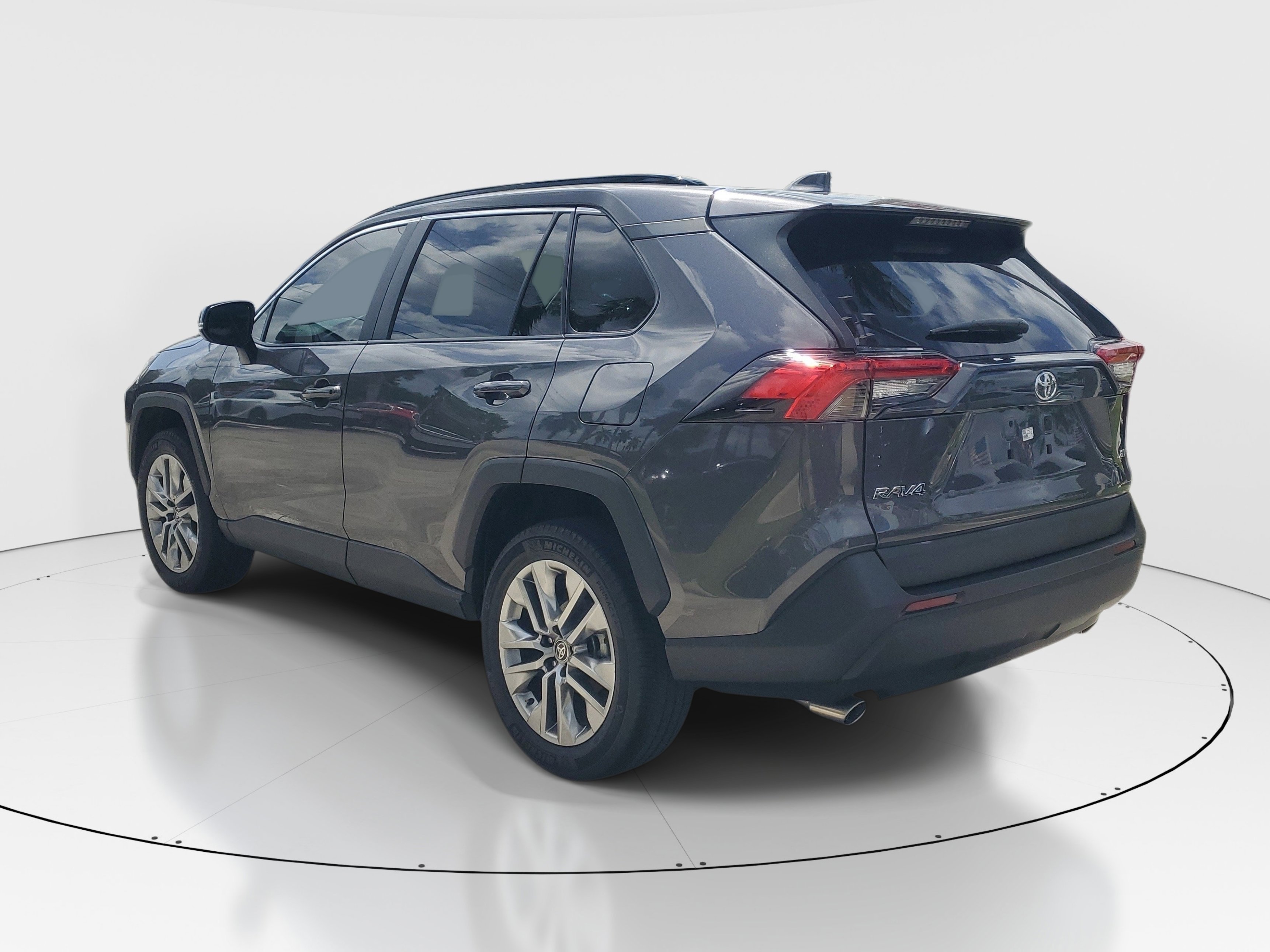 Certified Used 2023 Magnetic Gray Metallic Toyota XLE Premium image 5