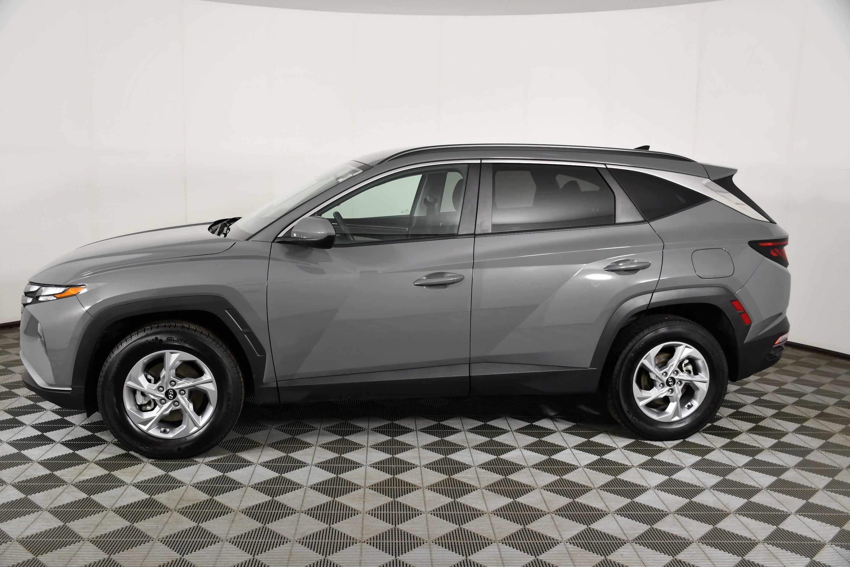 Used 2024 Hampton Gray Hyundai SEL image 8