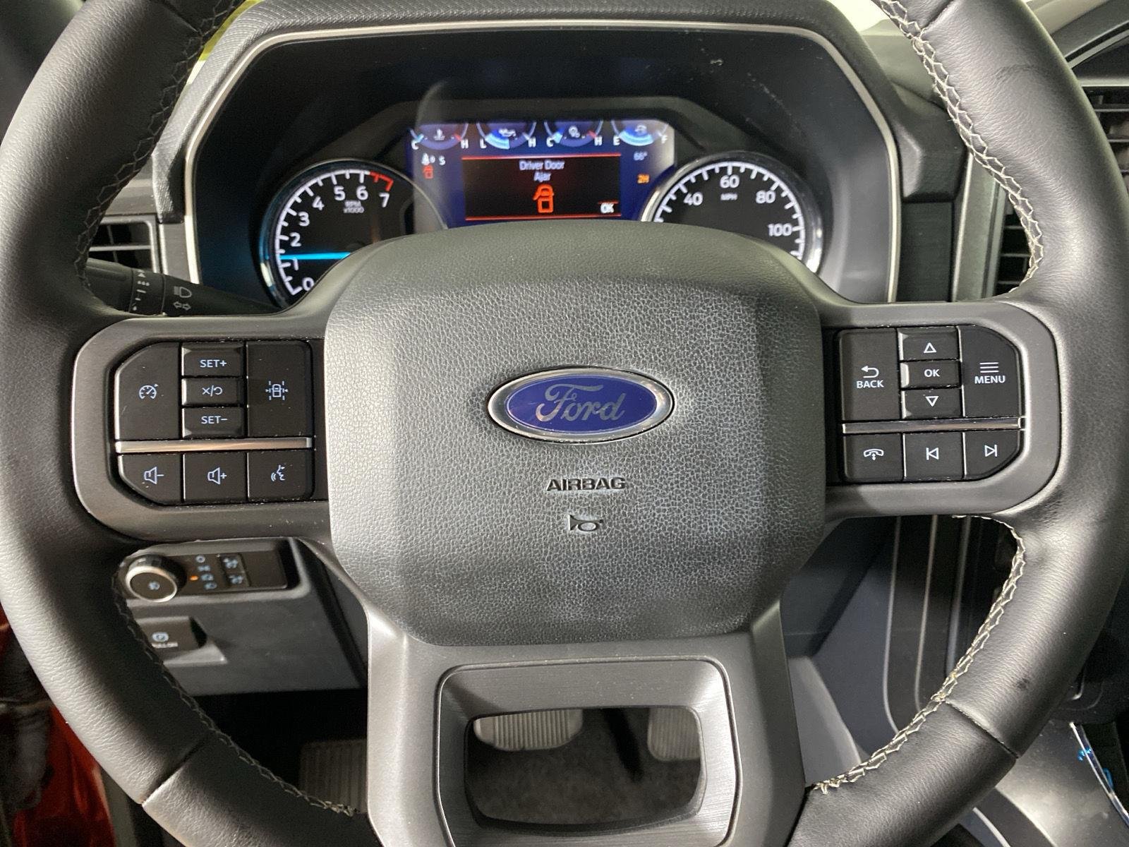 Used 2023 Hot Pepper Red Tinted Clearcoat Ford XLT image 14