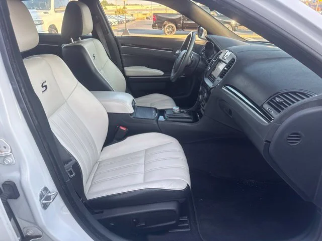 Used 2018 White Chrysler S image 25