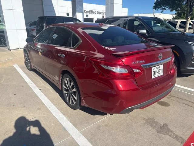 Used 2017 Red Nissan 2.5 SL image 3