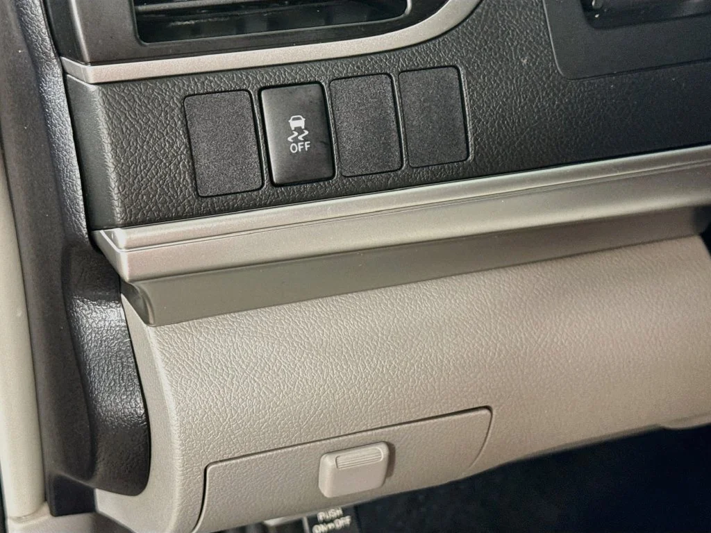 Used 2013 Gray Toyota LE image 10