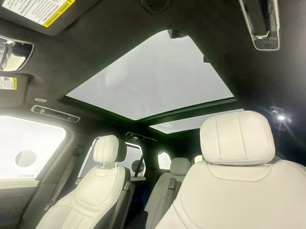 New 2026 Velocity Blue Land Rover Autobiography image 21