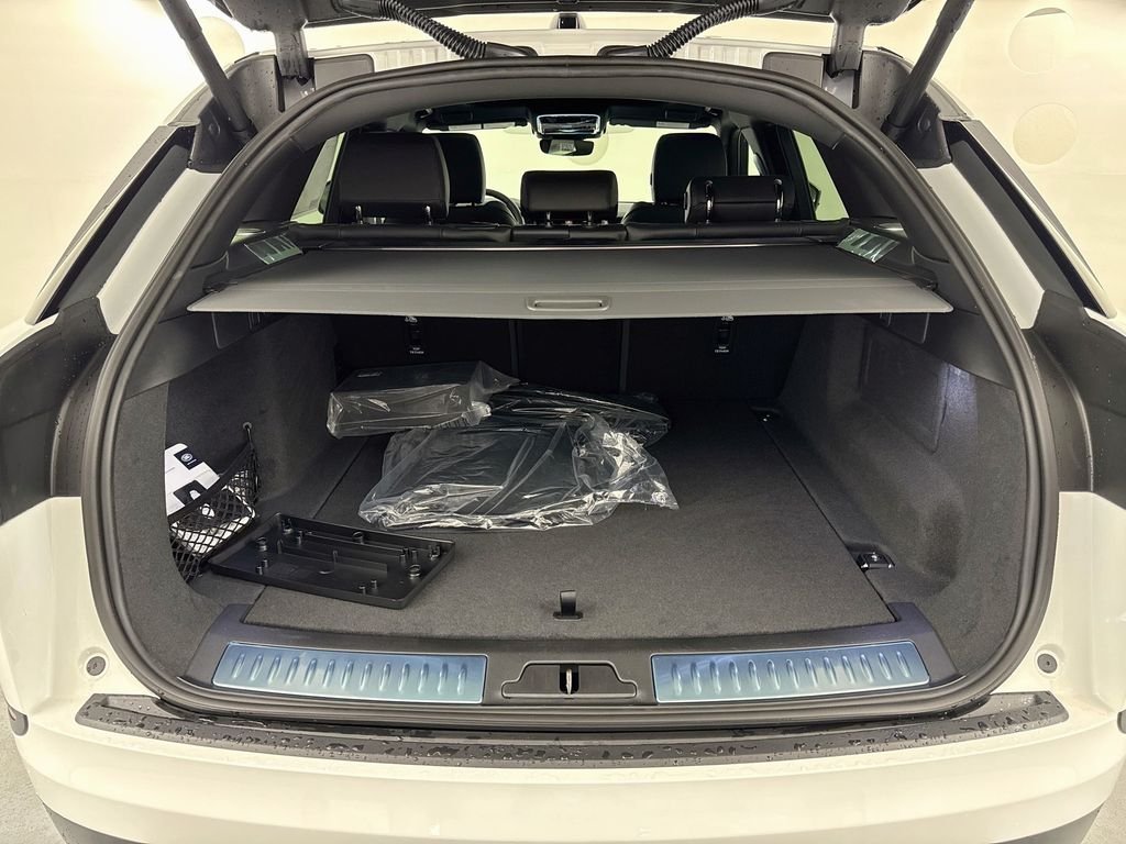 New 2026 Fuji White Land Rover S image 27