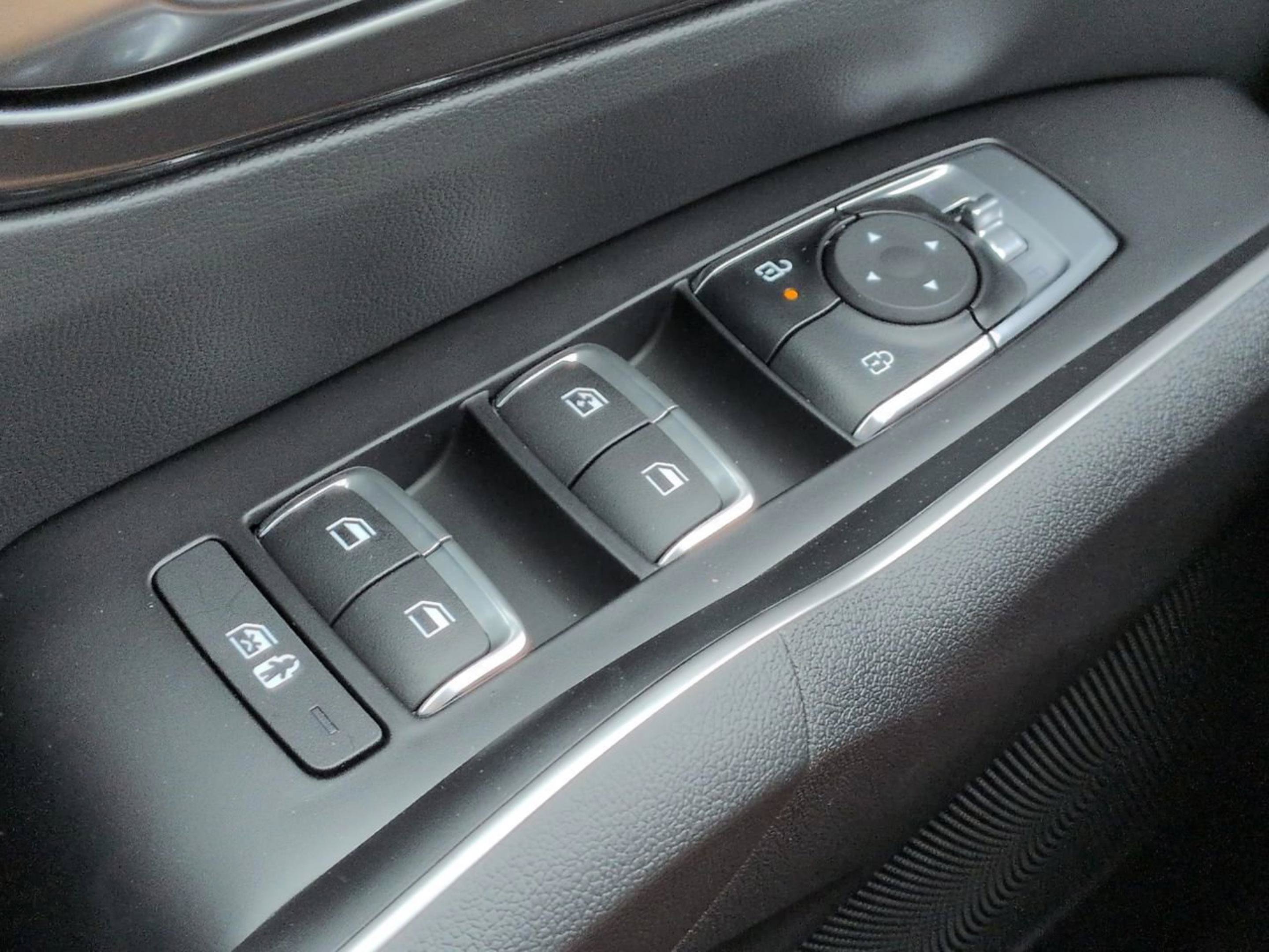 New 2026 Glacial White Pearl Kia LX image 20